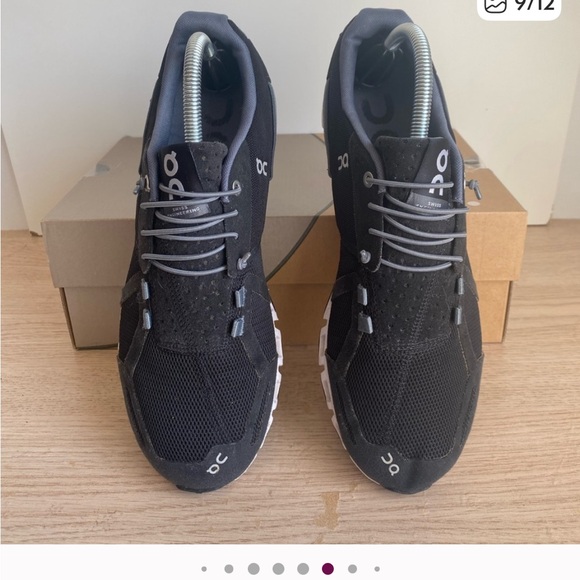 On Running women’s size 10 Black and White mesh Athletic Shoes - Picture 9 of 11